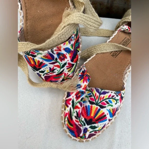 Mexican Embroidery Sandals - Picture 8 of 9